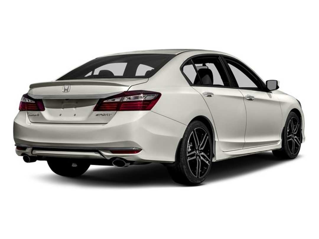 2017 Honda Accord Sport - Image 2