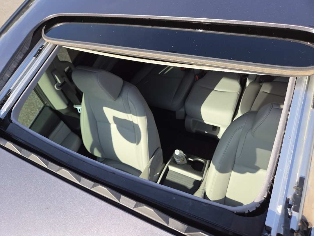2022 Honda Odyssey Touring - Image 3