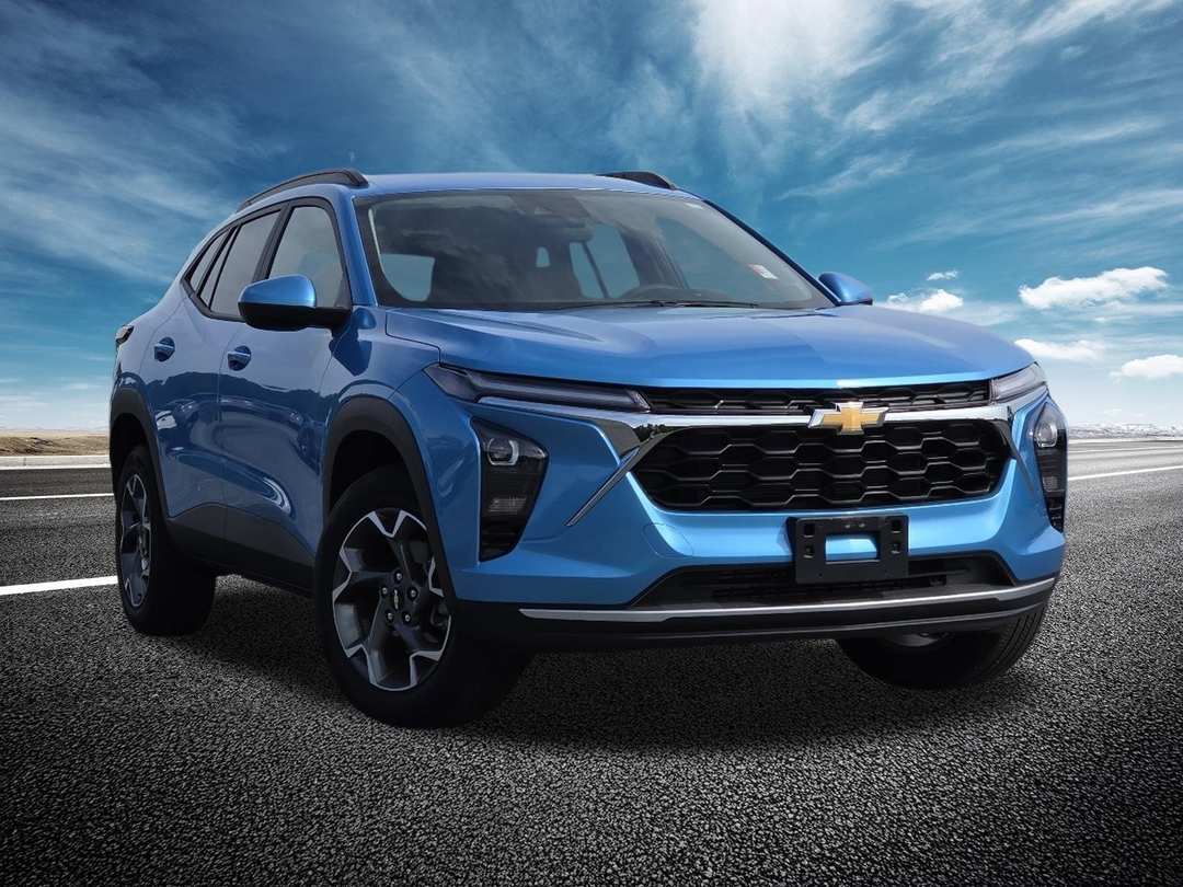 2025 Chevrolet Trax LT - Image 2