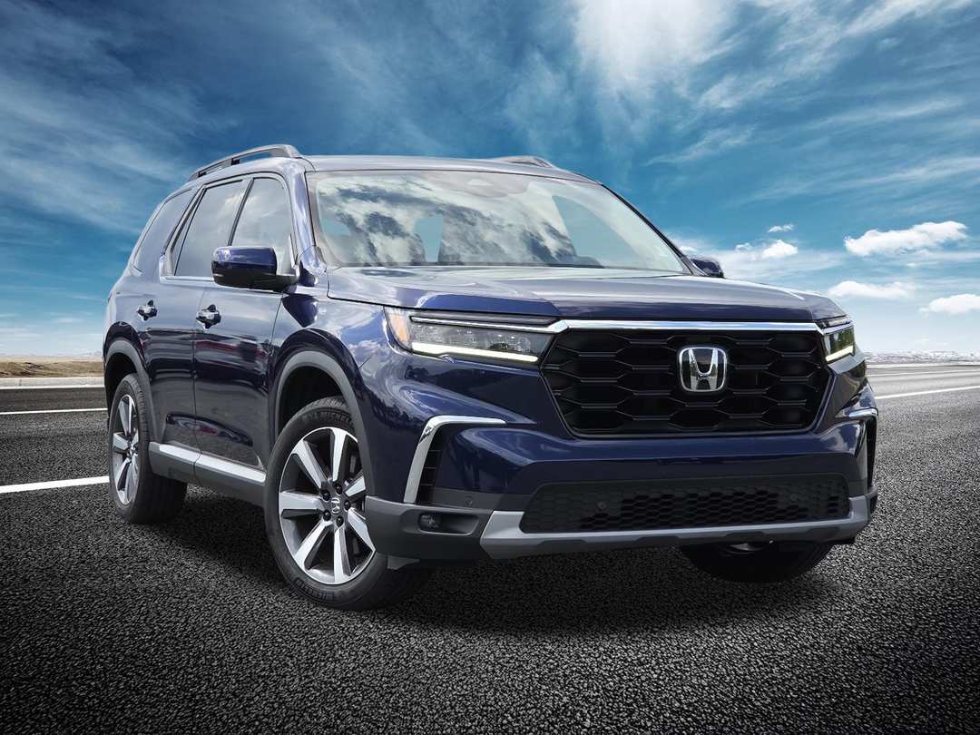 2025 Honda Pilot Touring - Image 2