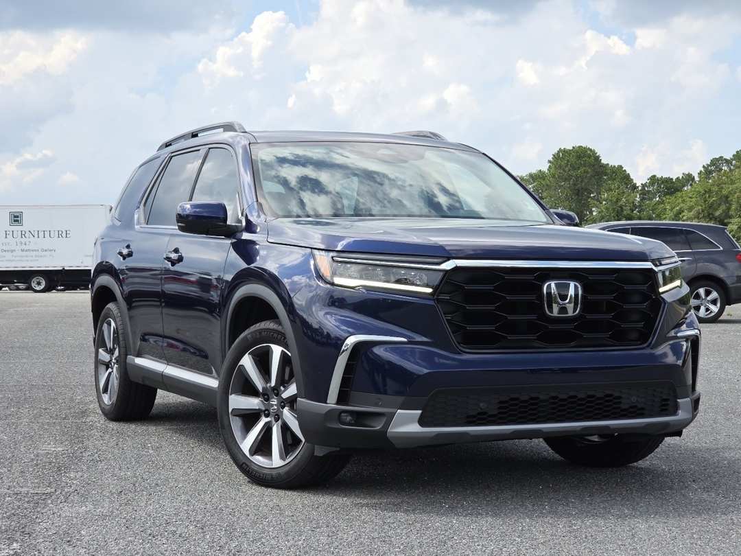 2025 Honda Pilot Touring - Image 2