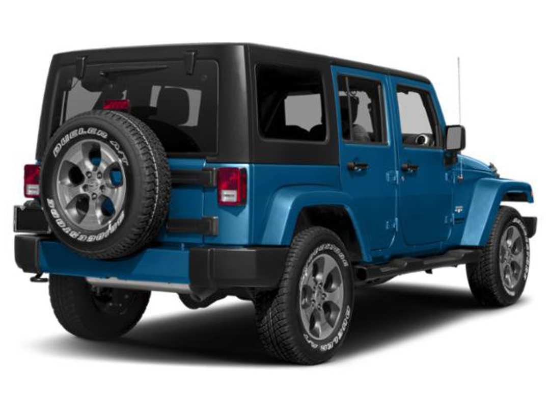 2015 Jeep Wrangler Unlimited Sahara - Image 3