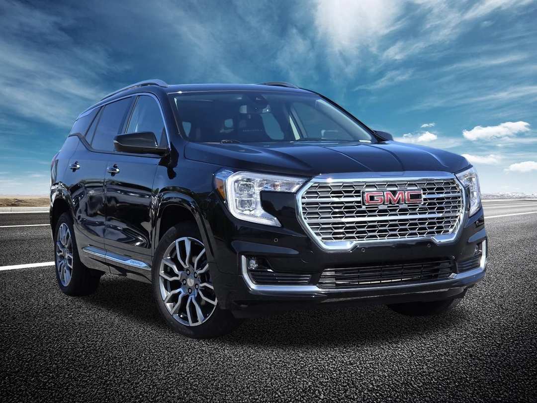 2022 GMC Terrain Denali - Image 2