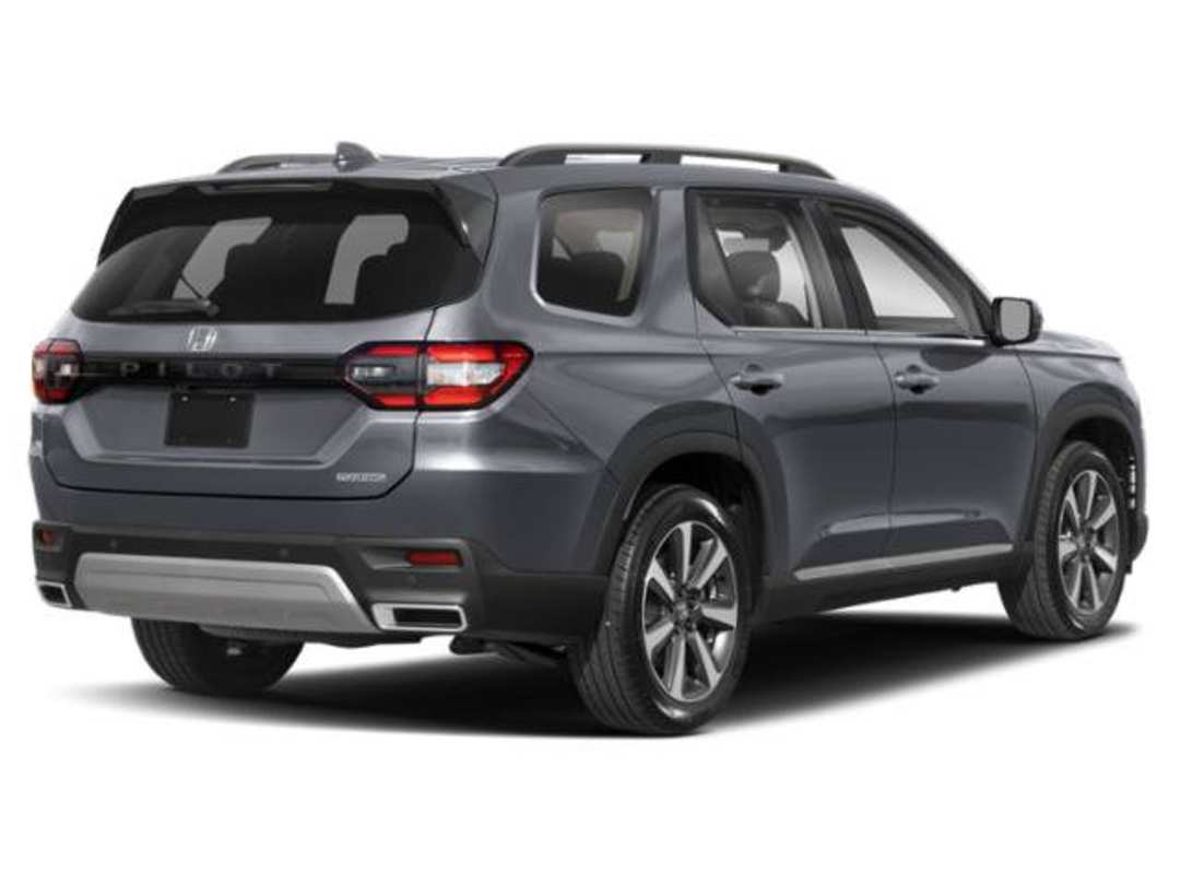 2025 Honda Pilot Touring - Image 2