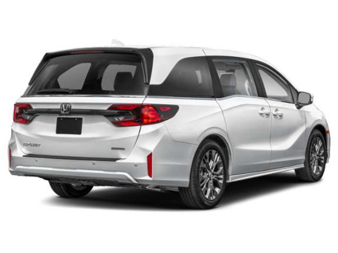 2026 Honda Odyssey Touring - Image 3