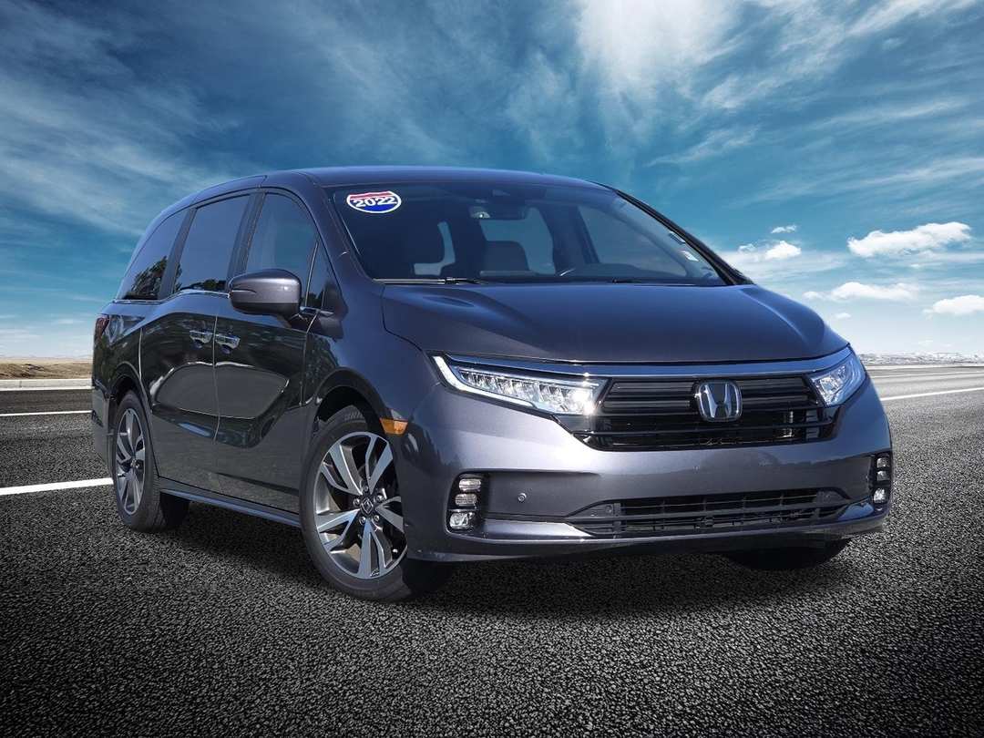 2022 Honda Odyssey Touring - Image 2